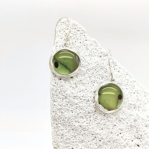 [EAV.001.7] Zilver en glas - Uniek stuk - Bo met zijn kleine pareltjes - Groen glaz gelede oorbellen 